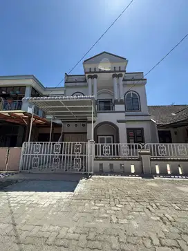 RUMAH MEWAH 3 LANTAI FLAMBOYAN RAYA