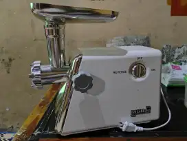 Grinder penggiling daging
