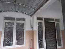 RUMAH BAGUS TERAWAT UNDER 1M BONUS AC SURABAYA TIMUR