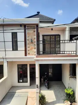 Rumah siap huni 2 lantai, lingkungan Eksclusive lokasi premium