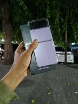 Samsung Z flip 4 ram 8/512