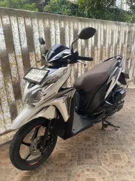 Vario 125 KZR putih