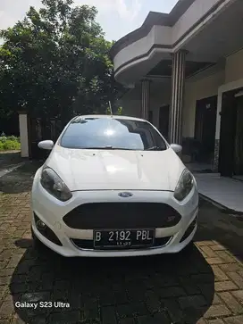 Ford fiesta 1.5 S 2015 istimewa