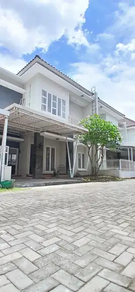 Rumah 2 Lantai Dalam Perum Di jl. Kaliurang Dekat Kampus UGM