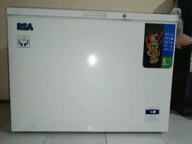 Freezer Merk RSA kapasitas 318 Liter