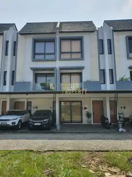 RUMAH 3 LANTAI MODERN MINIMALIS DI JAGAKARSA - DEKAT TOL BRIGIF