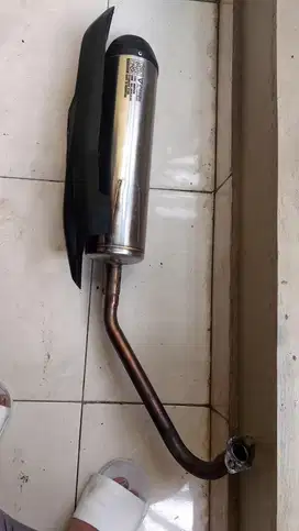 Knalpot untuk vario 110 karbu 95% masih bagus