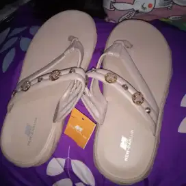 Sandal jelly empuk