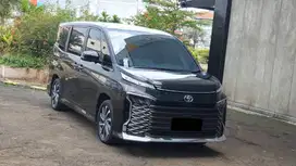 [ LOW KM ] Toyota All New Voxy 2.0 TSS Camera360 AT 2023/2024
