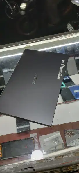 Laptop Asus 
Celeron N 4020
Memory 4 GB
SSD 256 GB
Lcd 1
