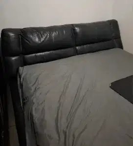 Tempat tidur Cellini bedframe dan matras Natura ukuran 180 x 200