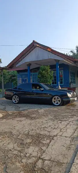 E230 Mercy 1997 AT.