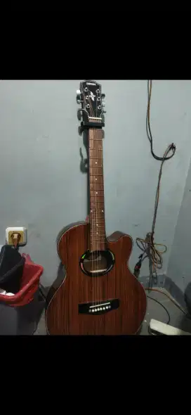 Guitar yamaha 350 aja