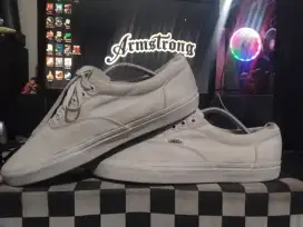 Sepatu Vans 43 cream