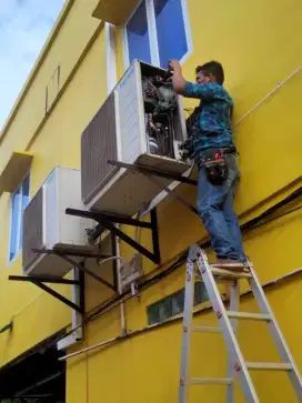 SERVICE AC BONGKAR PASANG AC, CUCI AC, TAMBAH FREON AC