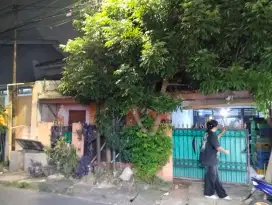Rumah lama hitung tanah saja pinggir jln. Bunga rampai klender