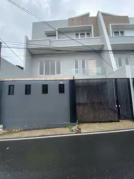 Rumah baru Cocok Buat Usaha dan tinggal Di kalibata