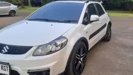 SUZUKI X-OVER SX4 RC1 A/T 2012 PUTIH