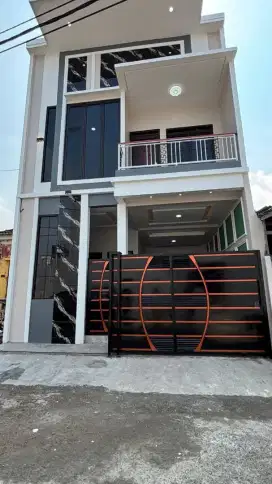 Rumah bebas banjir di Depok, Akses nempel jalan raya