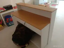 Meja kasir multifungsi