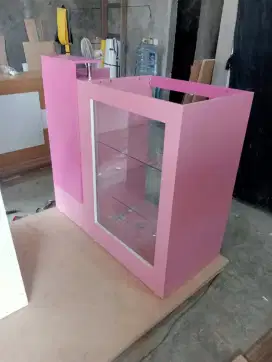 Meja kasir Cantik multifungsi