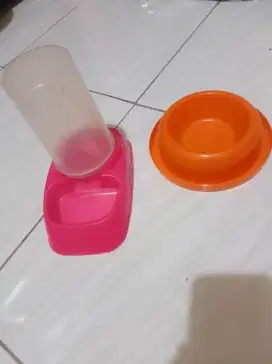Tempat Makan dan Dispenser Makanan Kucing Anjing sesuai foto