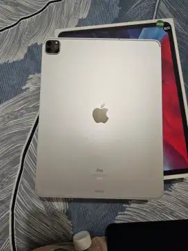 IPAD PRO 12.9 inc  256 GB (Gen 4)WIFI & Celular,ex Ibox ,like new 98%
