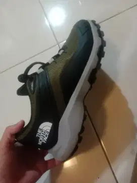Sepatu The North Face (jarang di pake)