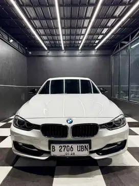BMW F30 320i Sport Tahun 2014 A/T Odometer 21.xxx Cat Full Original