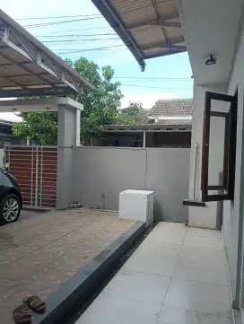 Sewa/ Kontrak Rumah Halaman Luas