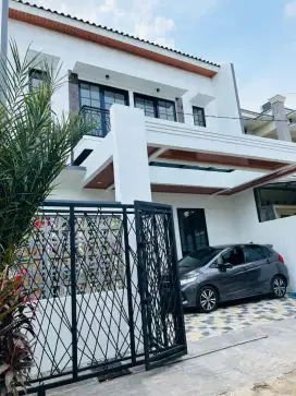 Rumah 2 lantai Full Furnished 180/100 di Cibubur