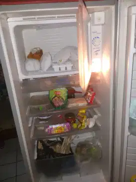 Kulkas 1 pntu sgt dngin beku normal free onkir lalamove