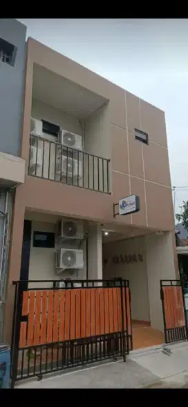 Kost Karmel Puteri depan Kampus unsika