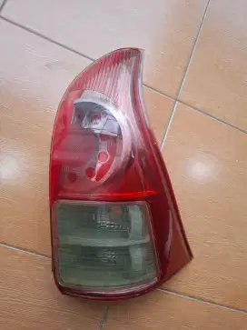 Lampu belakang kanan avanza xenia 2012-2015