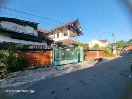 Jual rumah bagus luas dekat wirosaban