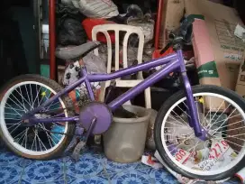 Sepeda BMX ukuran 20