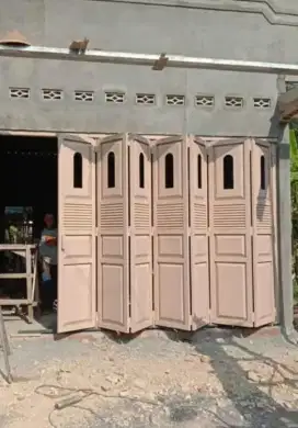 Pintu lipat garasi