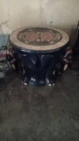 Kursi keramik bentuk gajah