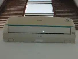 AC Sharp 1pk standard masih dingin, remote asli