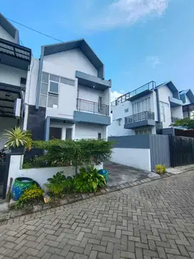 Rumah Villa 2lt Samping wisata Malang Skyland