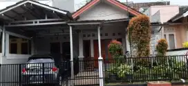 Rumah Taman Asri 2 lt Nyaman banget