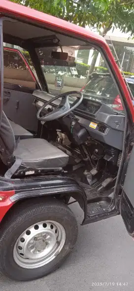 Dijual murah L300 box alm dalam aslinya hitam luarnya saja merah bagus