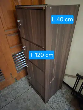 Lemari loker 4 pintu