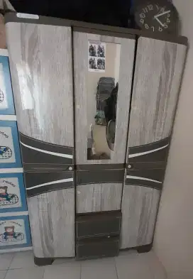 Lemari 3 pintu ( plastik)