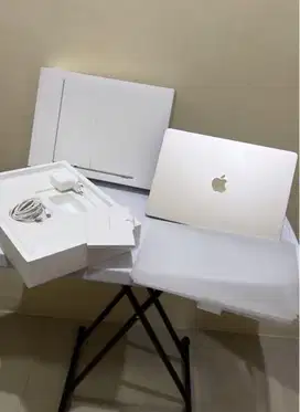 Macbook Air M3 , 15 inch , 16/256GB , BH 100% , Garansi On sd Des 2025