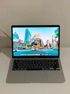 Macbook Air M1 8/256 Silver