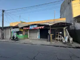 Dijual 3 Toko – Lokasi Strategis Simpang Empat Jalan Utama