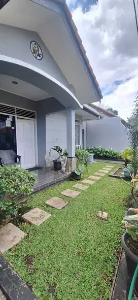 Dijual  rumah tinggal sangat terawat lokasi Arcamanik