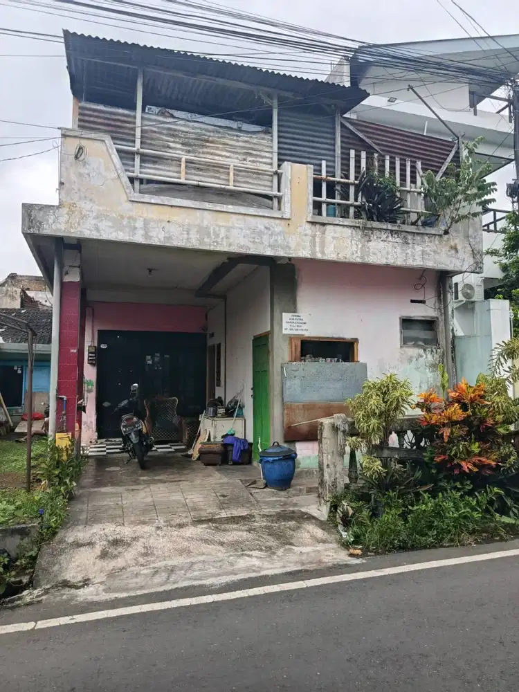 Di jual rumah strategis pinggir jalan, akses dekat kampus