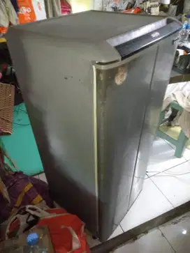 Kulkas sedang satupintu selim Sanyo